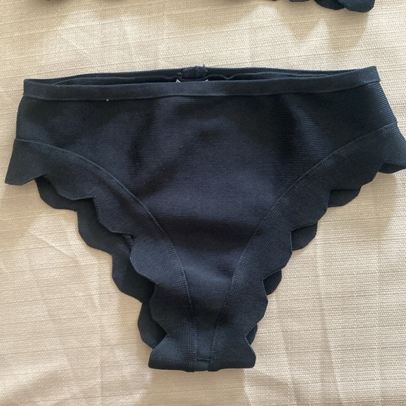 PrettyLittleThing Pippa Black Bandage Scallop Hem Bikini - Picture 2 of 6